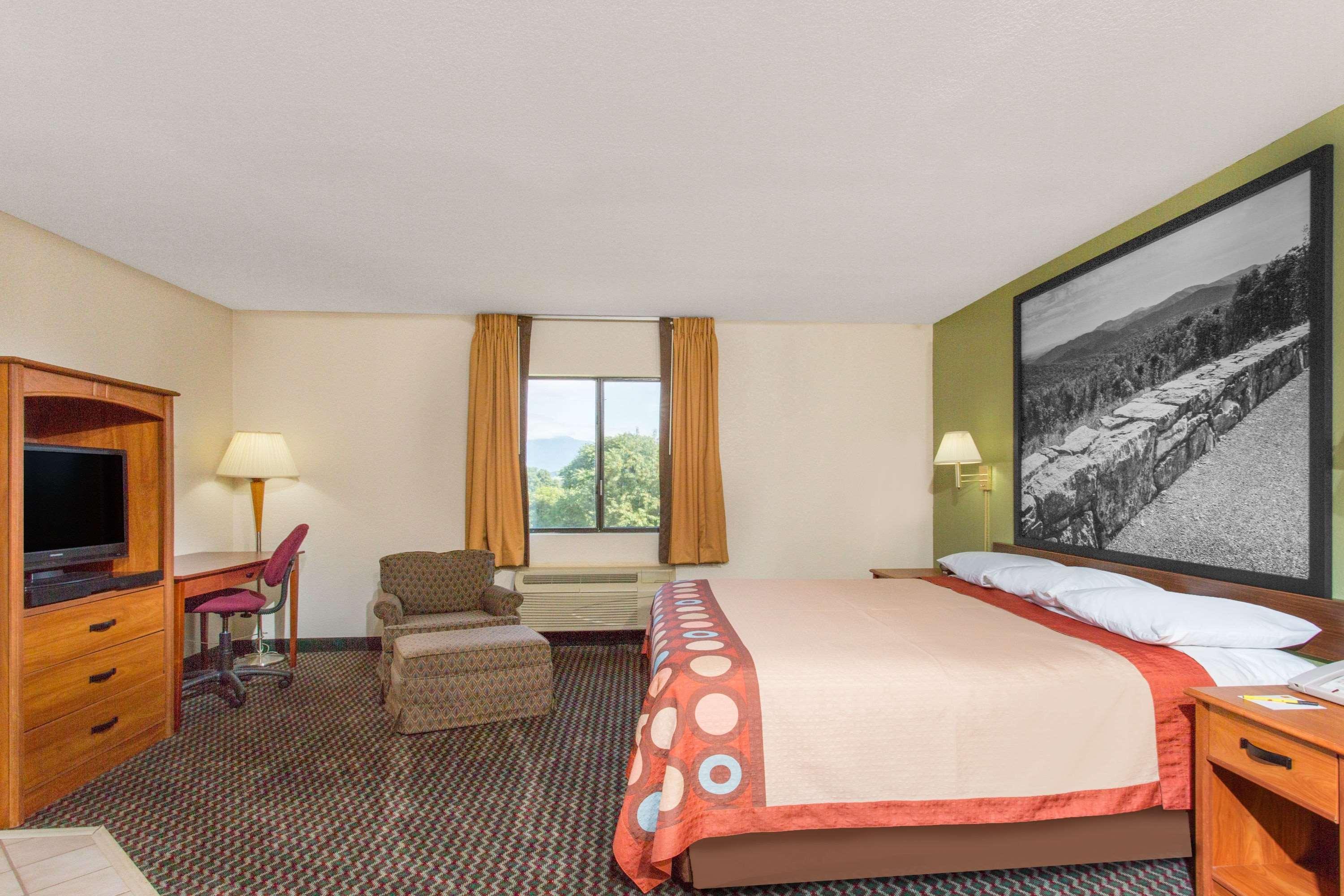 Super 8 By Wyndham Bedford Hotel Buitenkant foto