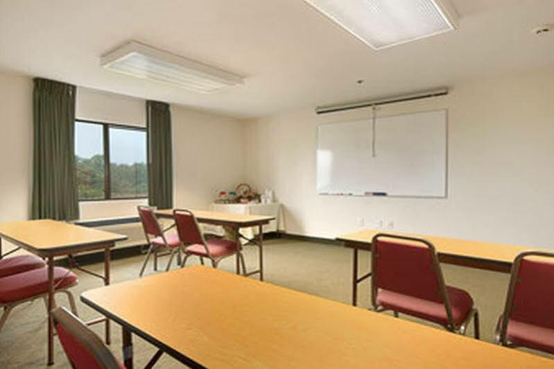 Super 8 By Wyndham Bedford Hotel Faciliteiten foto