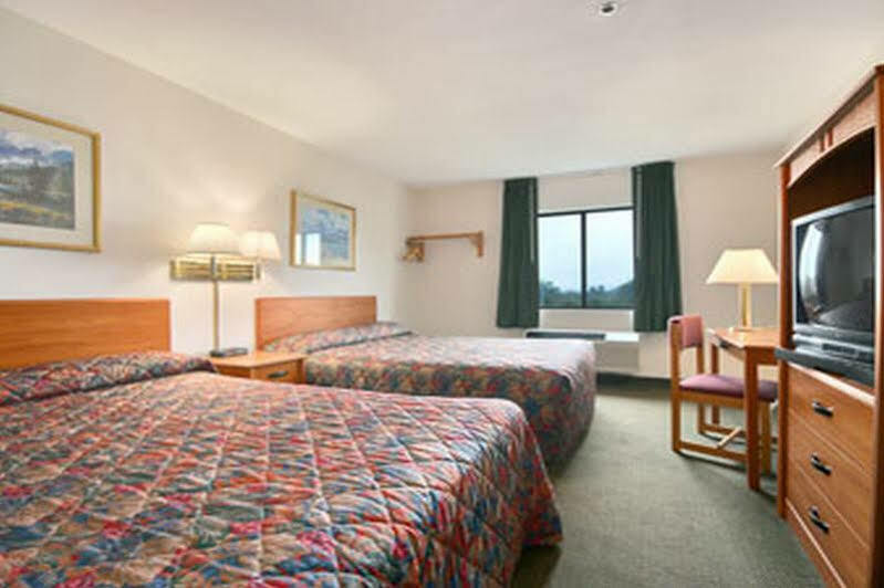 Super 8 By Wyndham Bedford Hotel Kamer foto